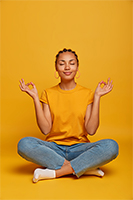 mulher meditando
